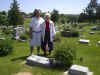 SMMarkMomGrave.jpg (42242 bytes)